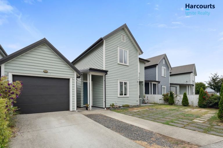 Photo of property in 11 Stitchbird Crescent, Papakura, 2110