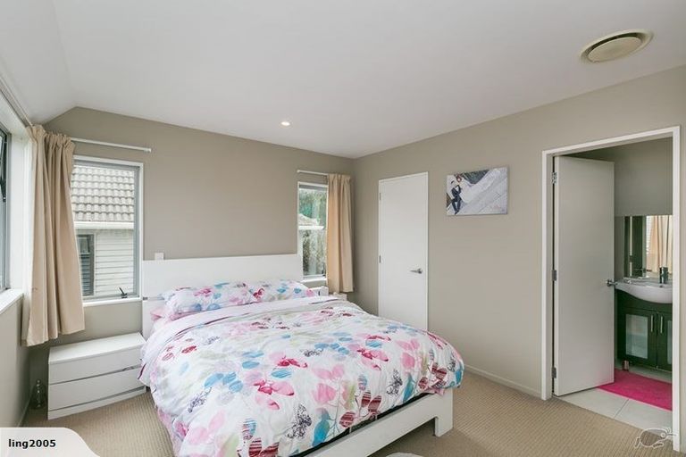 Photo of property in 14 Bracken Road, Newlands, Wellington, 6037