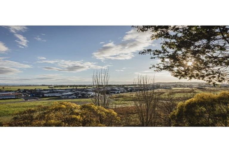 Photo of property in 13 Tutira Place, Poraiti, 4112