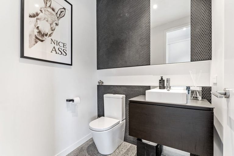 Photo of property in 7 Laguna Place, Matakatia, Whangaparaoa, 0930