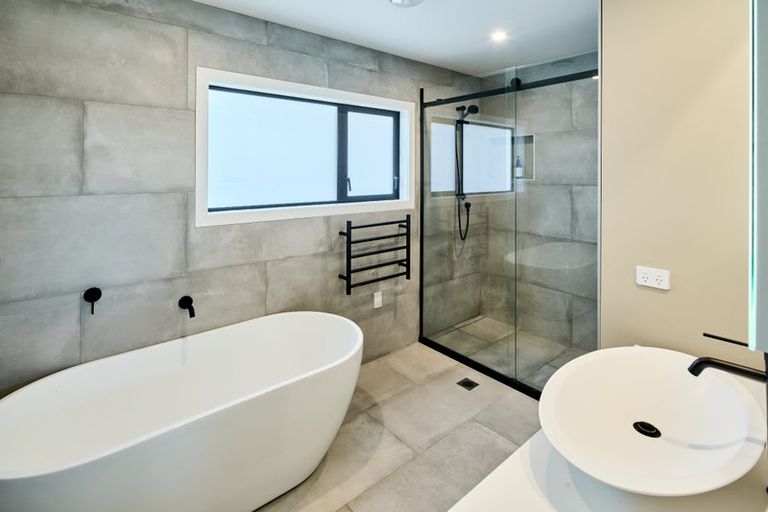 Photo of property in 12 Boeing Way, Newlands, Wellington, 6037