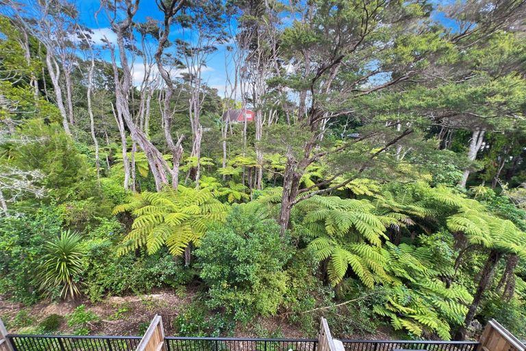 Photo of property in 31 Tokai Place, Glen Eden, 0602