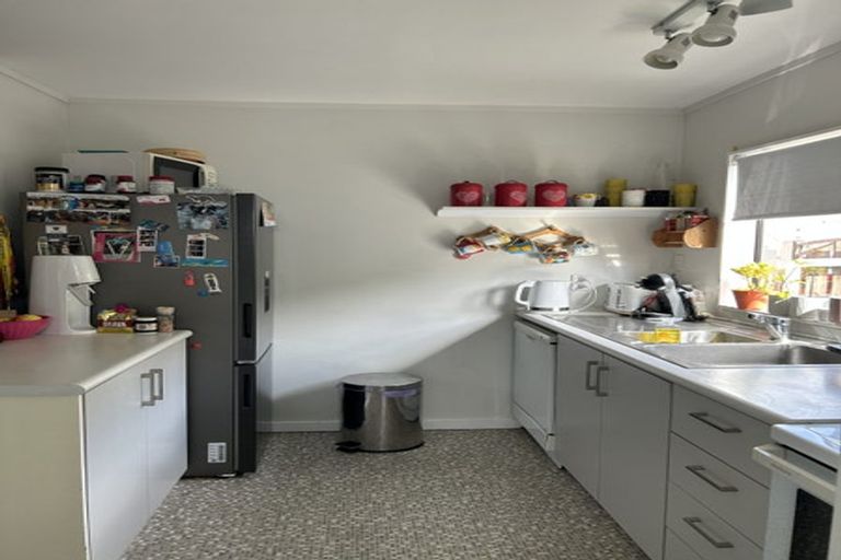 Photo of property in 10 Rangitane Street, Maupuia, Wellington, 6022