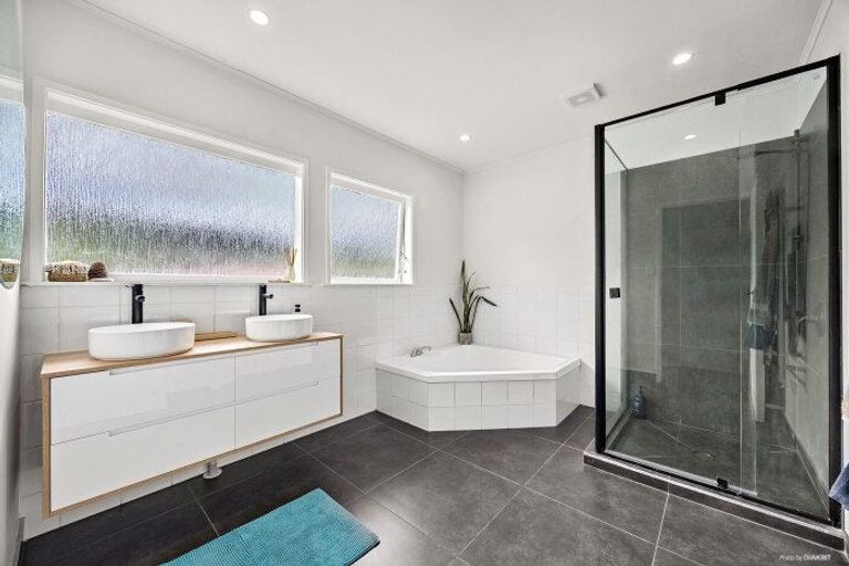 Photo of property in 53 Cyclarama Crescent, Massey, Auckland, 0614