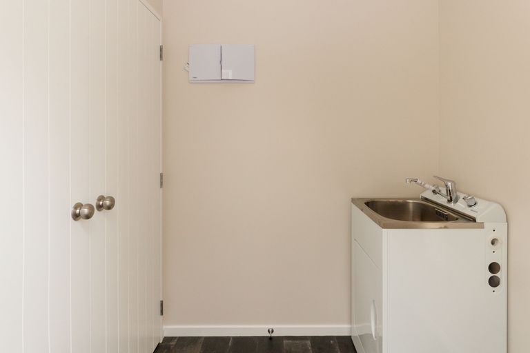 Photo of property in 6 Cleland Street, Palmerston North, 4410