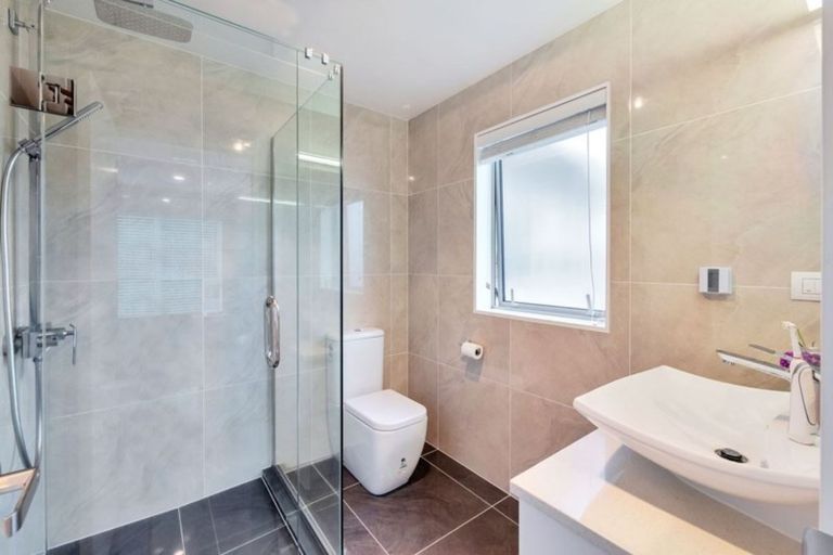 Photo of property in 51 Admirals Court Drive, Greenhithe, Auckland, 0632