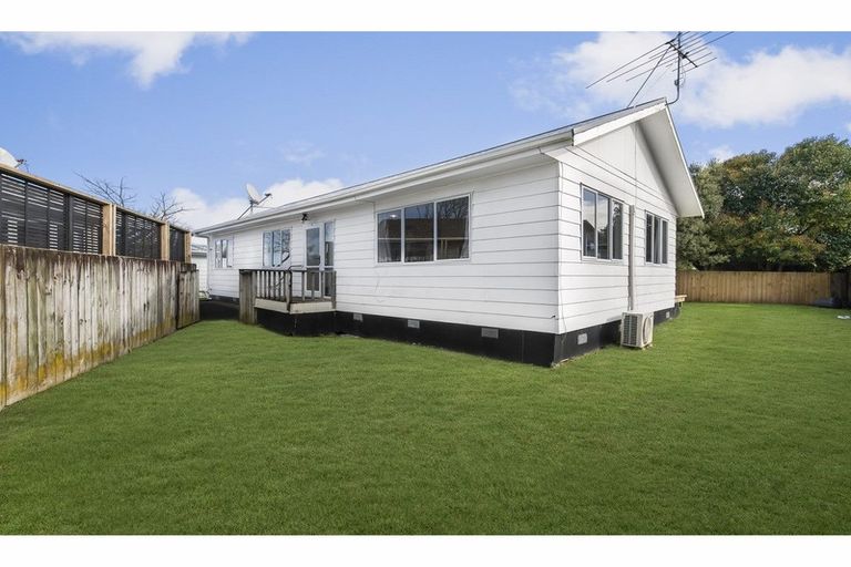 Photo of property in 12a Hinton Place, Weymouth, Auckland, 2103