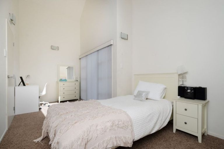 Photo of property in 23 Connemara Court, West Harbour, Auckland, 0618