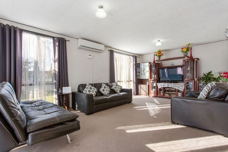 Photo of property in 34 Bernina Place, Weymouth, Auckland, 2103