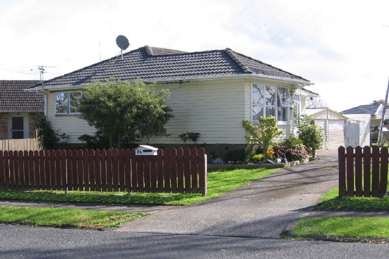 Photo of property in 16 Dale Crescent, Pakuranga, Auckland, 2010