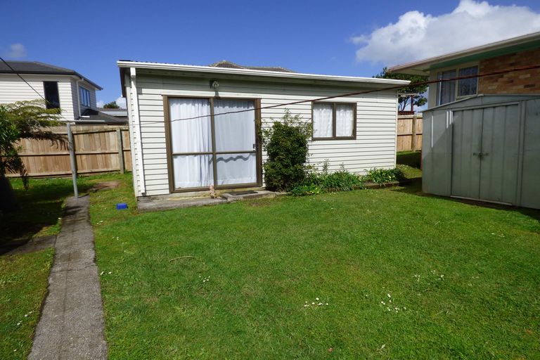 Photo of property in 11 Lloyd Avenue, Papatoetoe, Auckland, 2025