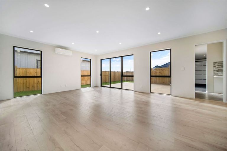 Photo of property in 83 Clarks Beach Road, Clarks Beach, 2122