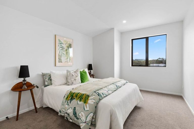 Photo of property in 43 Sunnyheights Road, Orewa, 0931