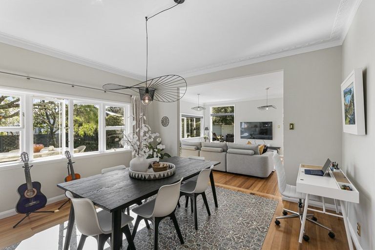 Photo of property in 130 Karori Road, Karori, Wellington, 6012