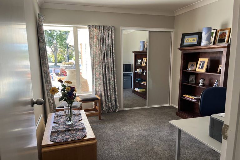 Photo of property in 21 Empress Place, Halswell, Christchurch, 8025