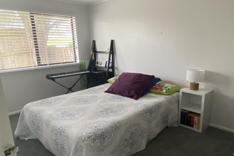 Photo of property in 33 Riversdale Drive, Merrilands, New Plymouth, 4312