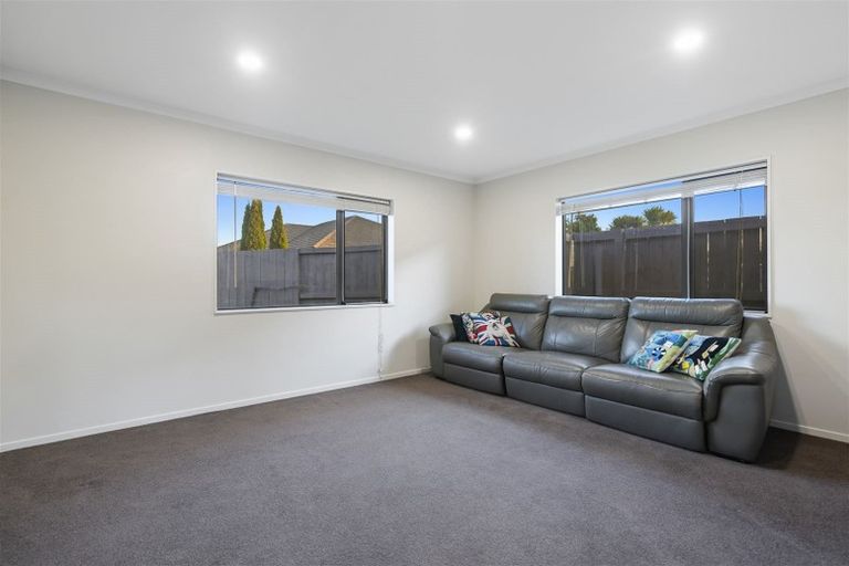 Photo of property in 37 Whitney Place, Rototuna North, Hamilton, 3210