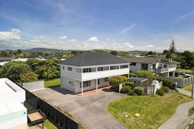 Photo of property in 1134 Papamoa Beach Road, Papamoa Beach, Papamoa, 3118