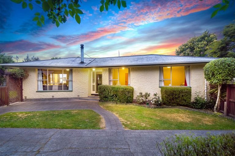 Photo of property in 6 Bidwell Place, Hillmorton, Christchurch, 8025