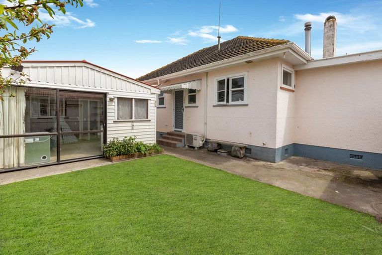 Photo of property in 2 Hodge Place, Aramoho, Whanganui, 4500