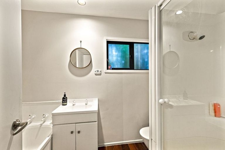 Photo of property in 1/22 Dawnhaven Drive, Te Atatu Peninsula, Auckland, 0610