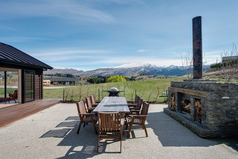 Photo of property in 82 Threepwood Road, Lake Hayes, Queenstown, 9371