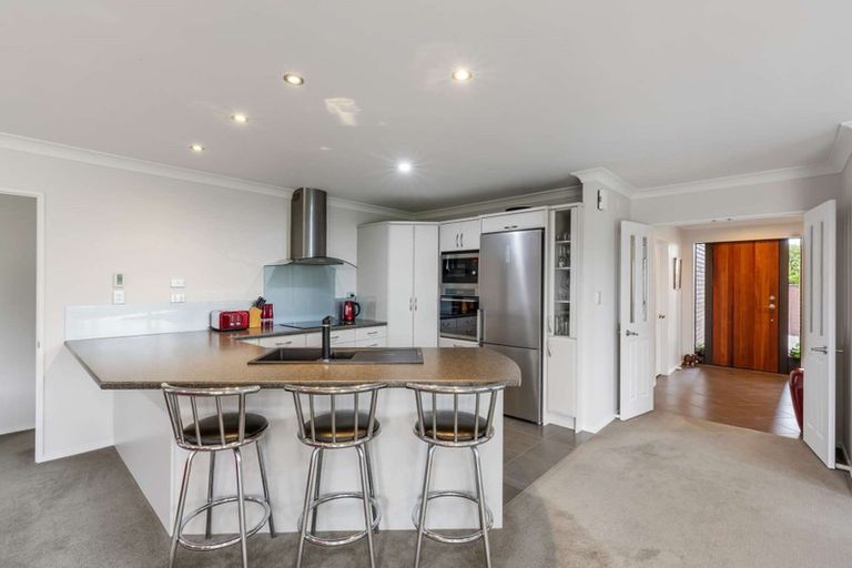 Photo of property in 13 Breaker Grove, Waiuku, 2123