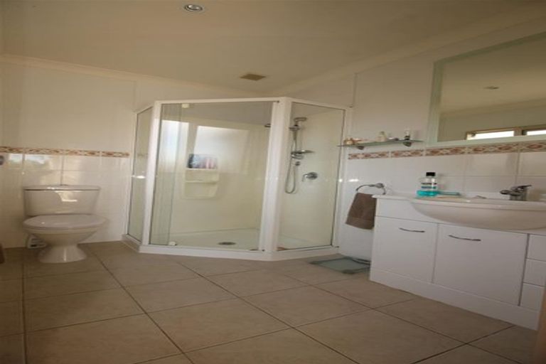 Photo of property in 44a Selwyn Road, Cockle Bay, Auckland, 2014