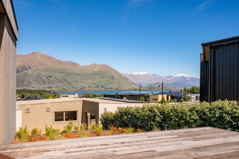 Photo of property in 6 Akitu Rise, Wanaka, 9305