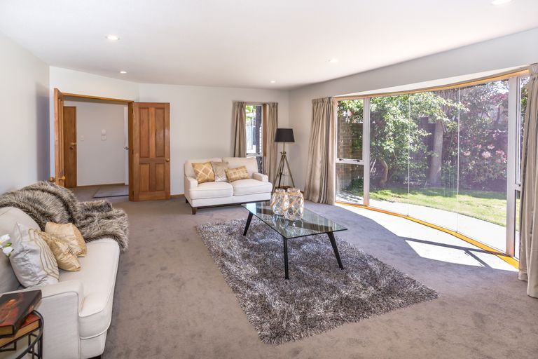 Photo of property in 376a Memorial Avenue, Burnside, Christchurch, 8053