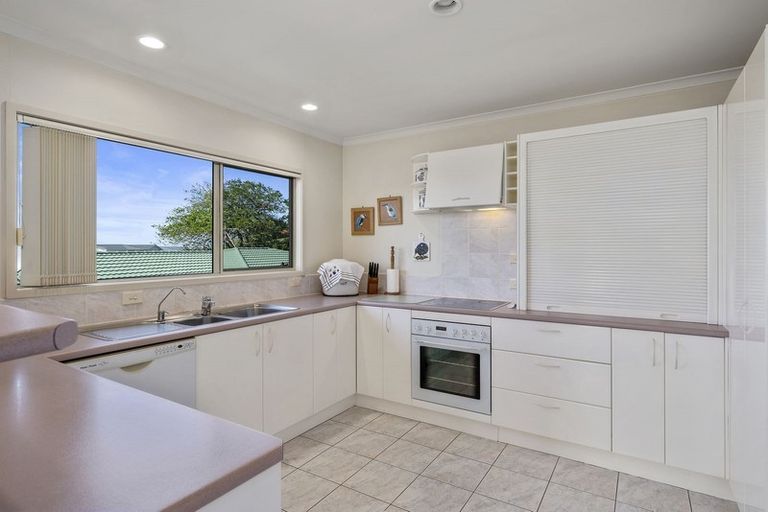 Photo of property in 2/18 Ngahere Views, Orewa, 0931