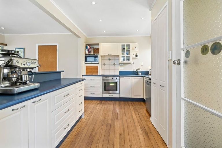 Photo of property in 38 Larsen Crescent, Tawa, Wellington, 5028