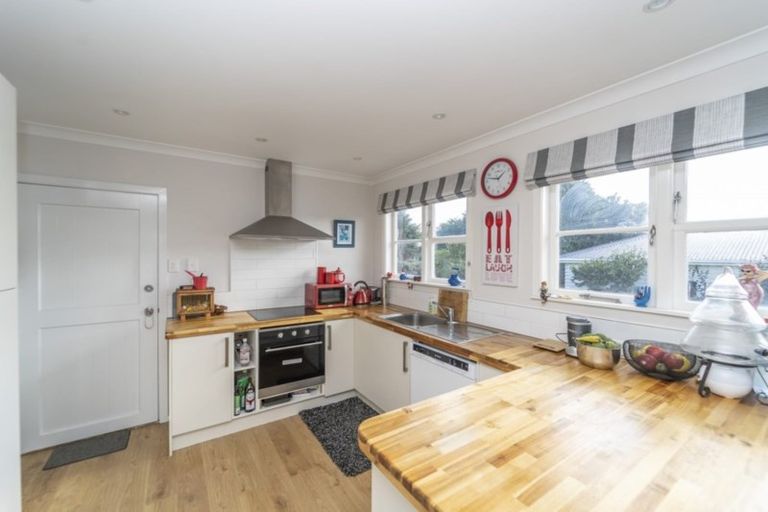 Photo of property in 30 Oxford Street, Martinborough, 5711