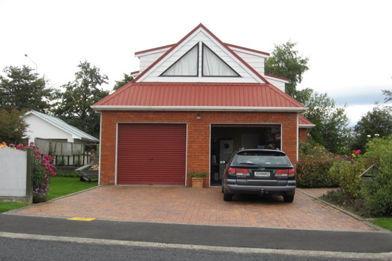 Photo of property in 61 Kinmont Crescent, Kinmont Park, Mosgiel, 9024