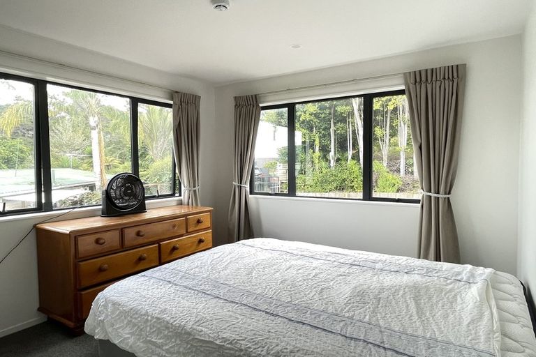 Photo of property in 4/4 Mcquoid Place, Glenfield, Auckland, 0629