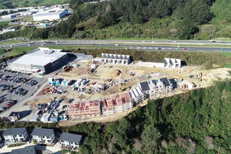 Photo of property in 1 Ara Paiwhenua, Tawa, Wellington, 5028