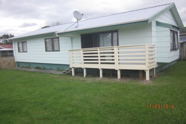Photo of property in 1/19 Woodside Road, Massey, Auckland, 0614