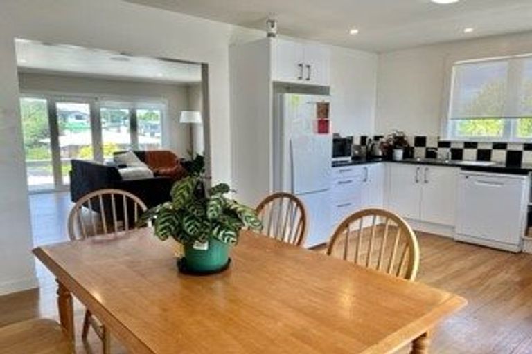 Photo of property in 29 Sylvan Crescent, Te Atatu South, Auckland, 0610