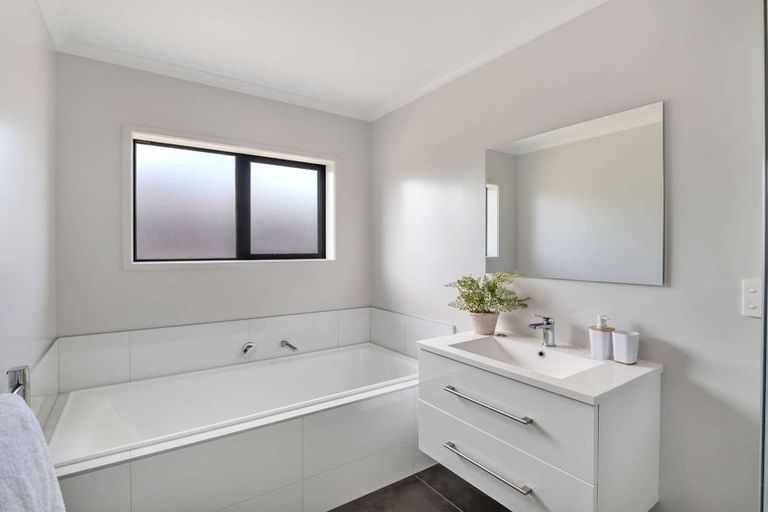 Photo of property in 13 Olney Court, One Tree Point, 0118