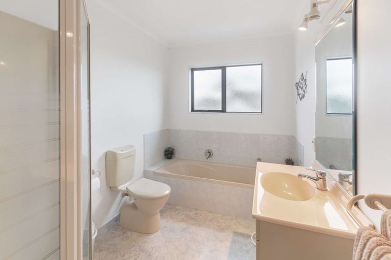 Photo of property in 4 Pampas Place, Western Heights, Hamilton, 3200