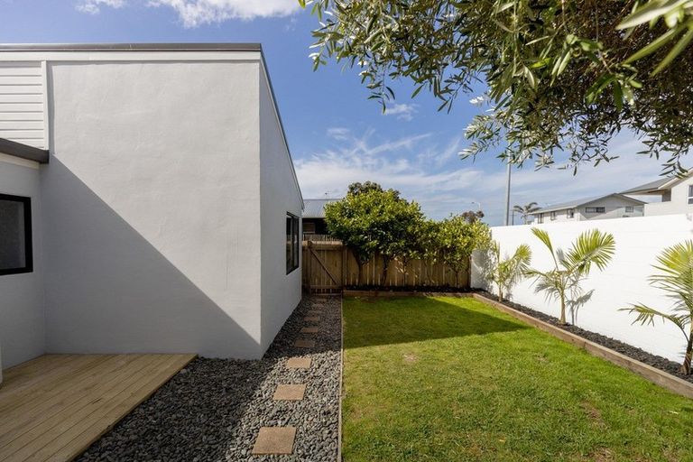 Photo of property in 1 Douglas Place, Papamoa Beach, Papamoa, 3118