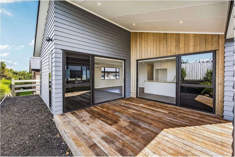 Photo of property in 54 Paparahi Place, Wainui, Silverdale, 0992