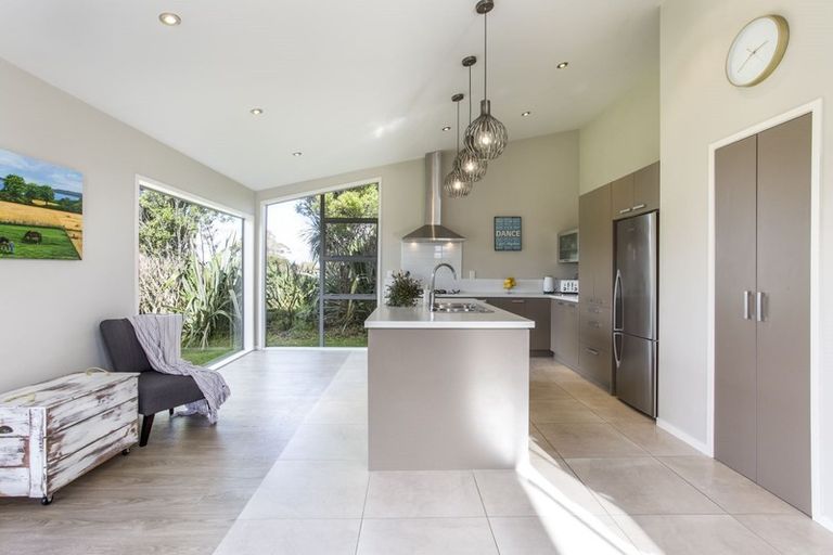 Photo of property in 74 Omana Avenue, Shelly Beach, Helensville, 0874