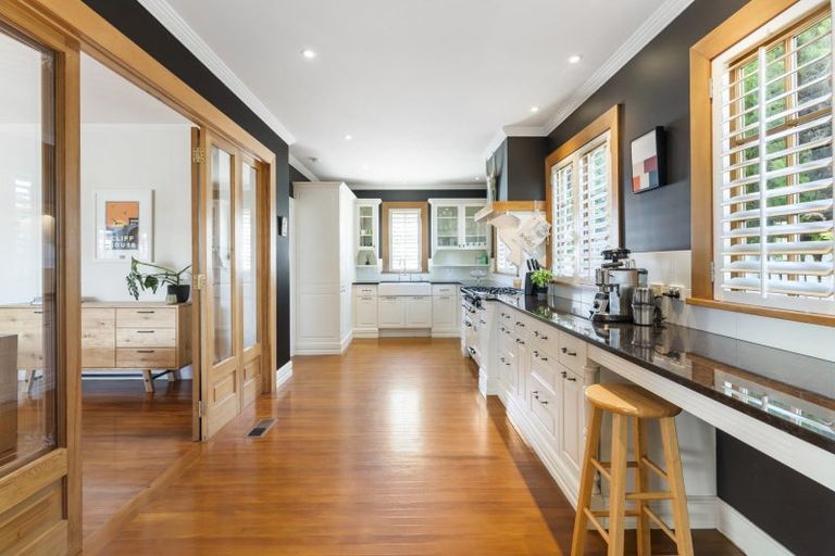 Photo of property in 28 Jubilee Avenue, Devonport, Auckland, 0624