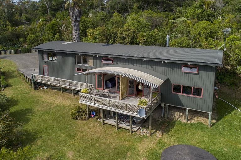 Photo of property in 142 Wade River Road, Wade Heads, Whangaparaoa, 0932