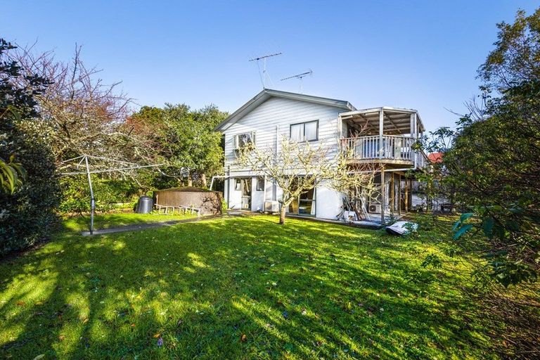 Photo of property in 72 Waiora Road, Stanmore Bay, Whangaparaoa, 0932