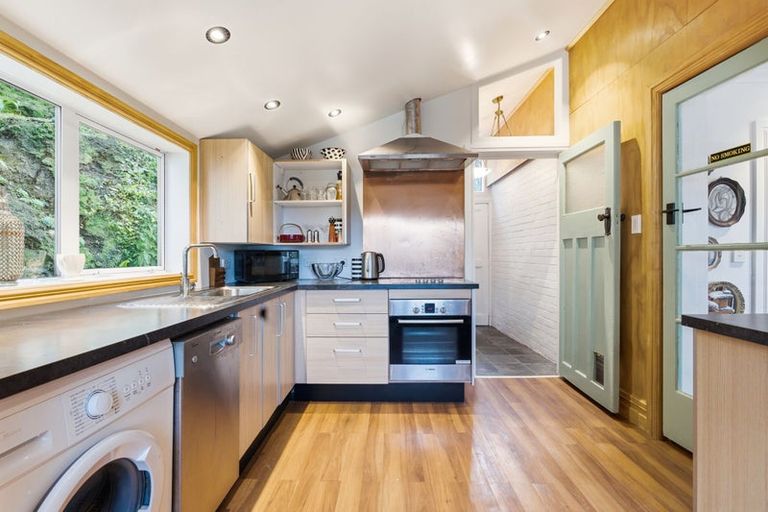 Photo of property in 47 Hawkhurst Road, Lyttelton, 8082