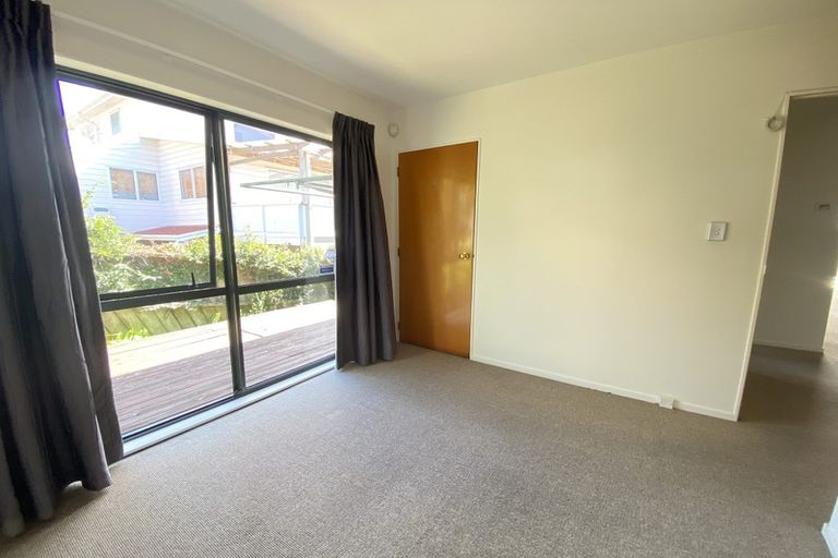 Photo of property in 1/76 Target Road, Totara Vale, Auckland, 0629