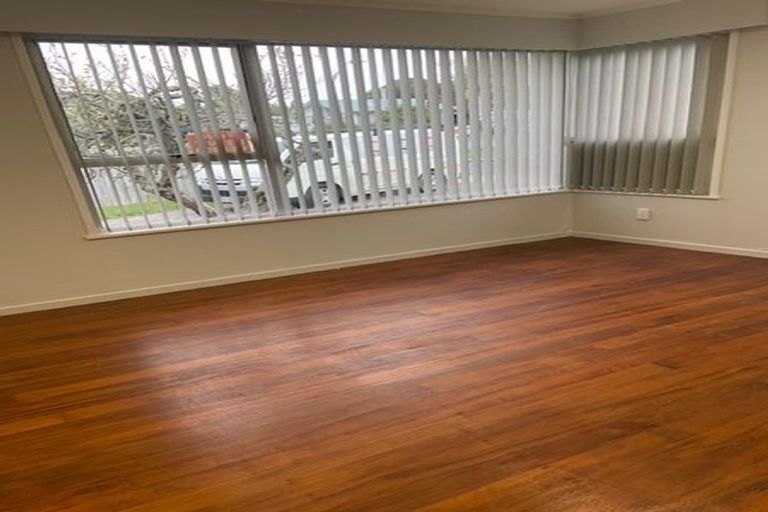 Photo of property in 35 Thornlow Street, Glendene, Auckland, 0602