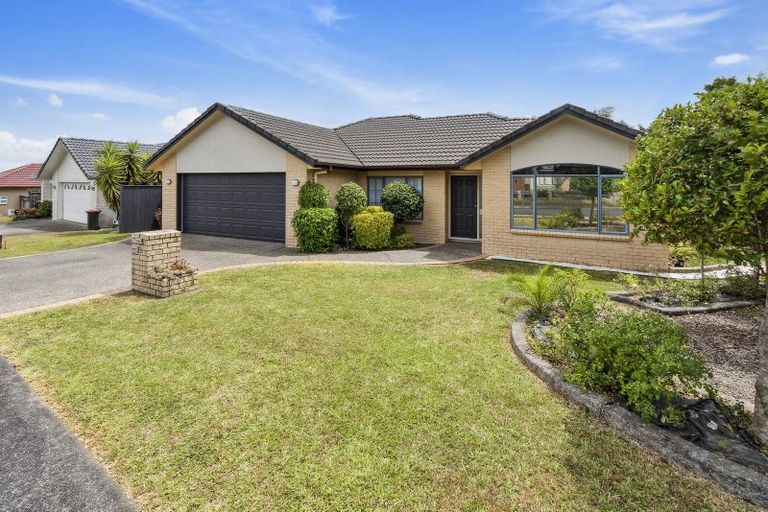 Photo of property in 23 Delmont Close, East Tamaki Heights, Auckland, 2016